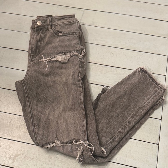 AMERICAN EAGLE | AE Grey Mom jeans super distressed Sz 000 Short - Picture 1 of 9